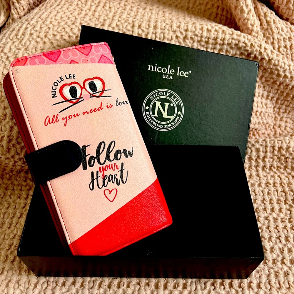 NWT  Nicole Lee Wrist Bracelet Wallet